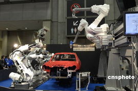 世界最小型双足直立机器人亮相国际机器人展